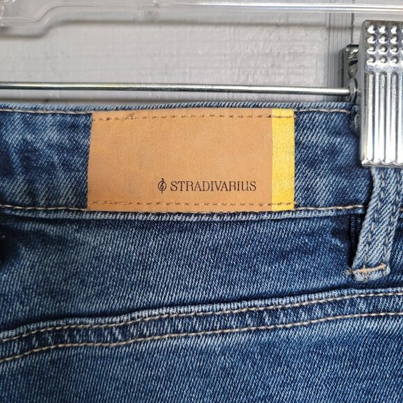 Stradivarius Mom Slim High-Rise Jeans. Size 2 - Picture 4 of 7